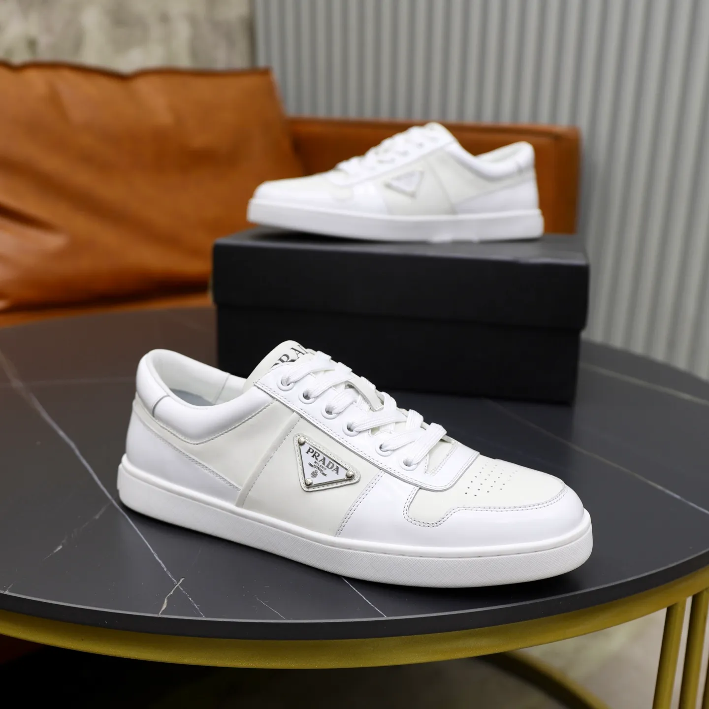 Factory price: 600💰Top original order Brand: PRADA (Prada) Standard code: Men's size 38/44 (45 can be customized) Grade: Same as the official website Material: Original cowhide surface splicing, cowhide lining, original wear-resistant soft outsole Style category: casual sports shoes, young fashion, European and American trends, British style Color: actual picture color